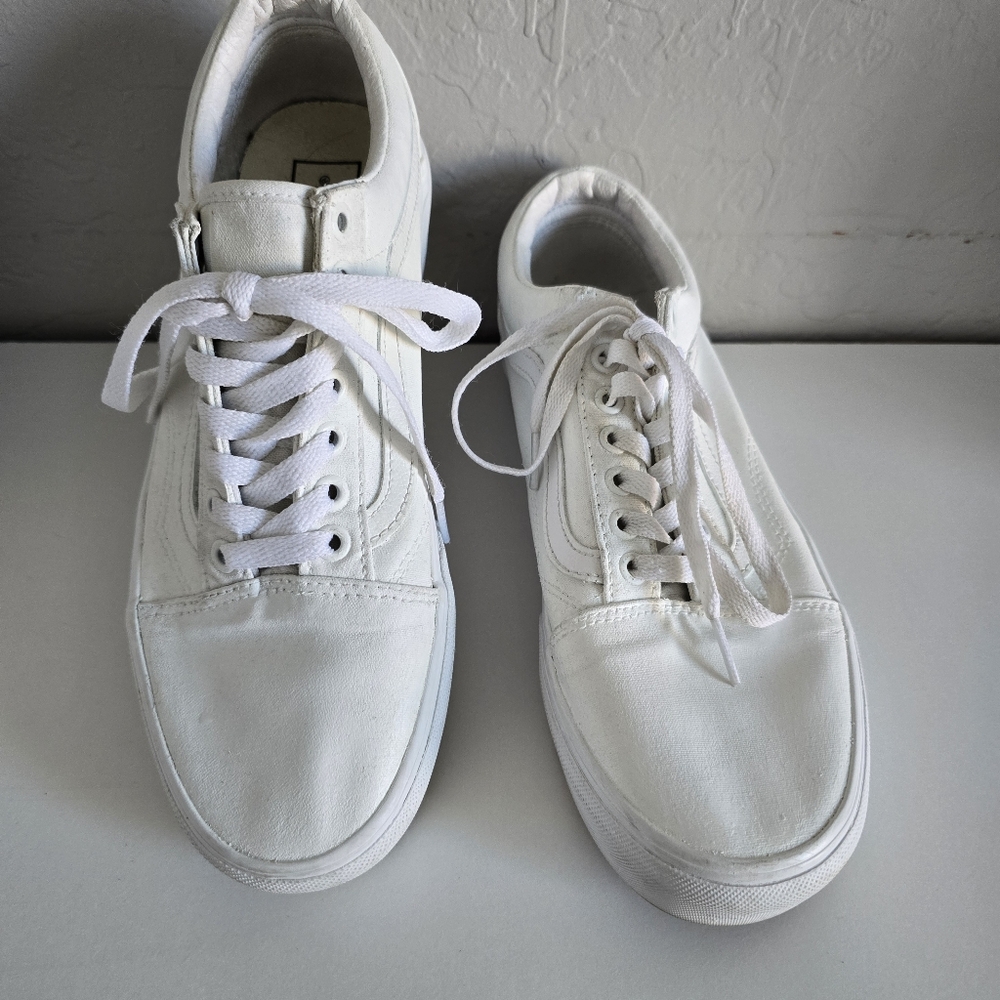 Classic Women's White Canvas Sneakers - Clean Casual Style